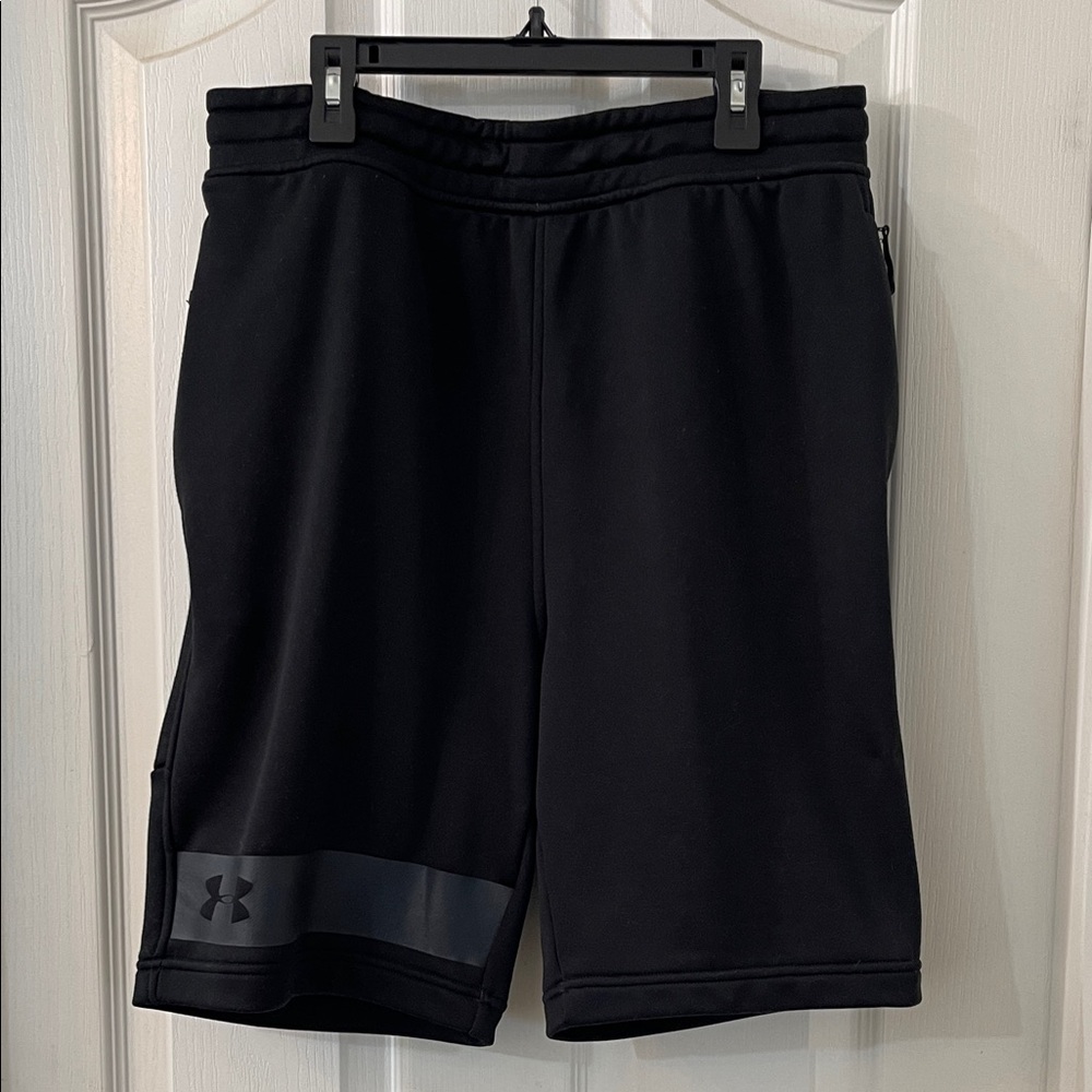 Under Armour Fitted Black Athletic Shorts. Mens: Large.